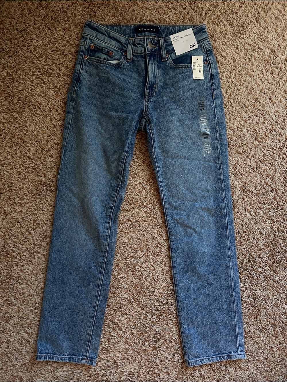 Aeropostale Women's Classic mid rise Light Blue Straight Leg Jeans